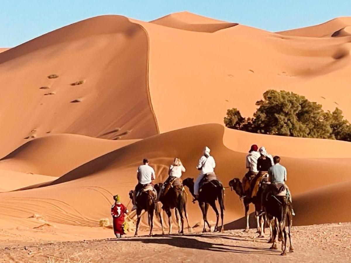Les Pyramides Hotel Merzouga Eksteriør bilde